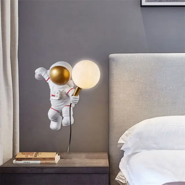 Astronaut Lamp