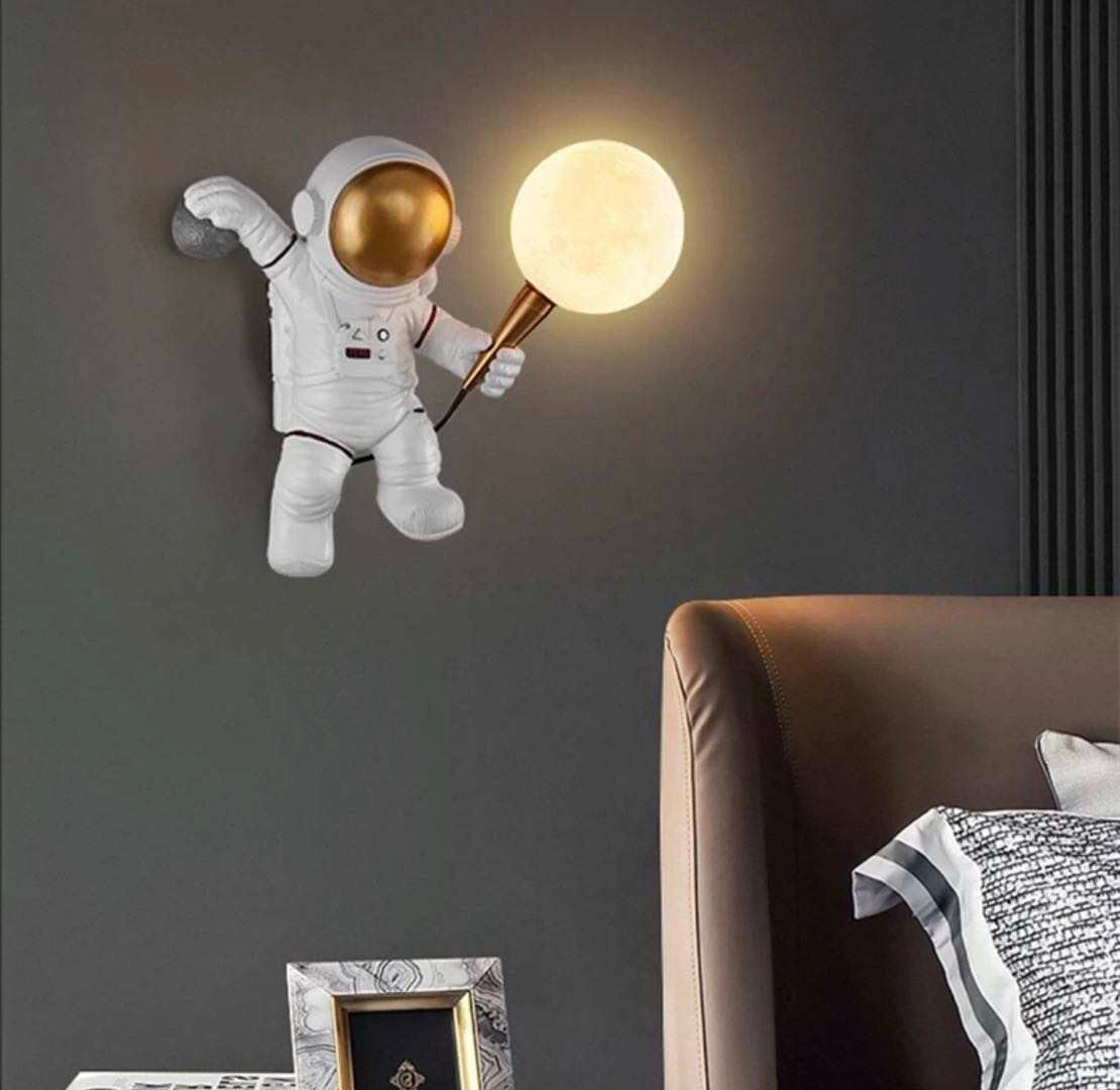 Astronaut Lamp