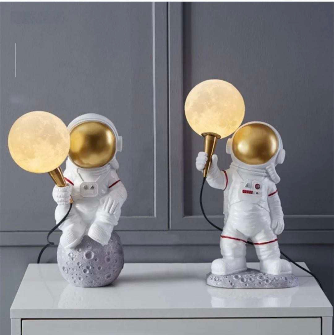 Astronaut Lamp